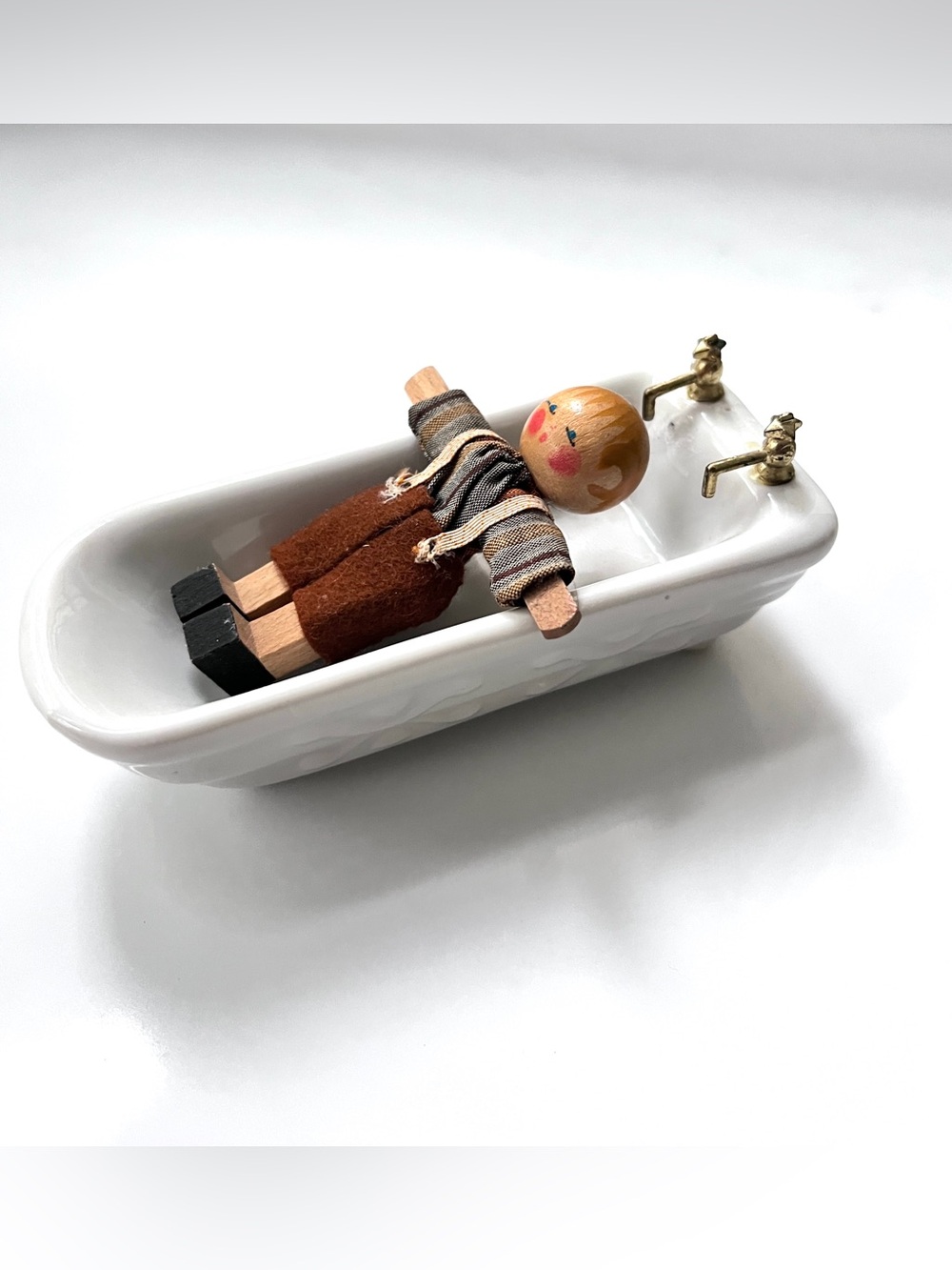 Dollhouse White Ceramic Bathroom Tub Gold Faucets by B. Shackman vintage 1970s
